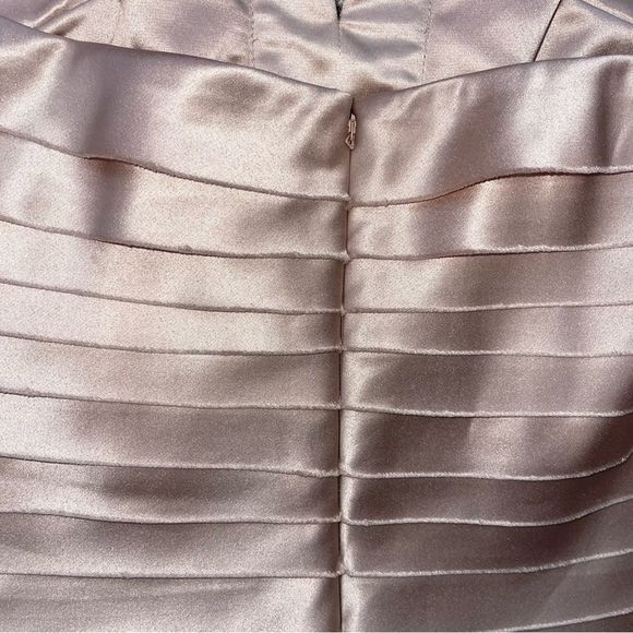 BCBGMAXAZRIA Women’s Halter Strapless Dress Champagne Cream Tiered Stretch - Picture 8 of 8